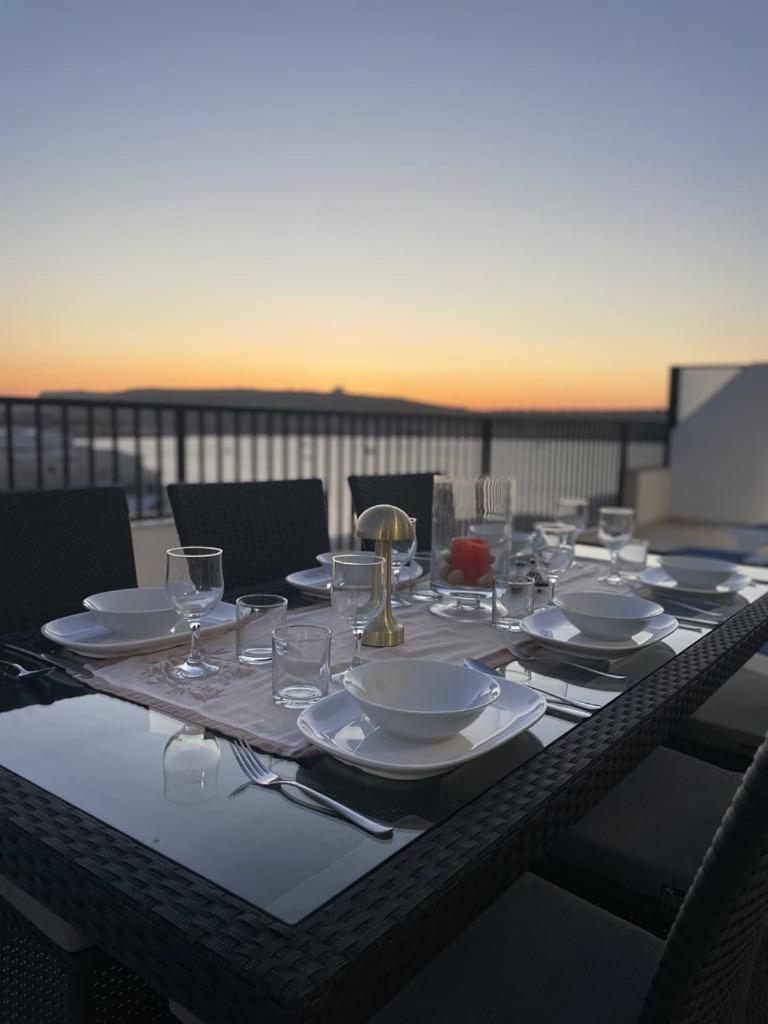 Seafront Penthouse With Large Terrace And Panoramic Views-mellieha Bay Ghadira Apartament *